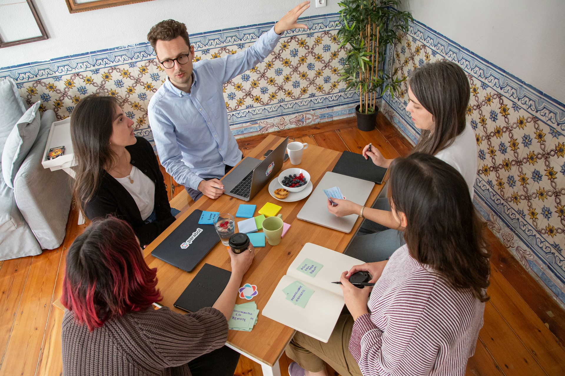 parabol-the-agile-meeting-tool-XklL9zyYa6Y-unsplash